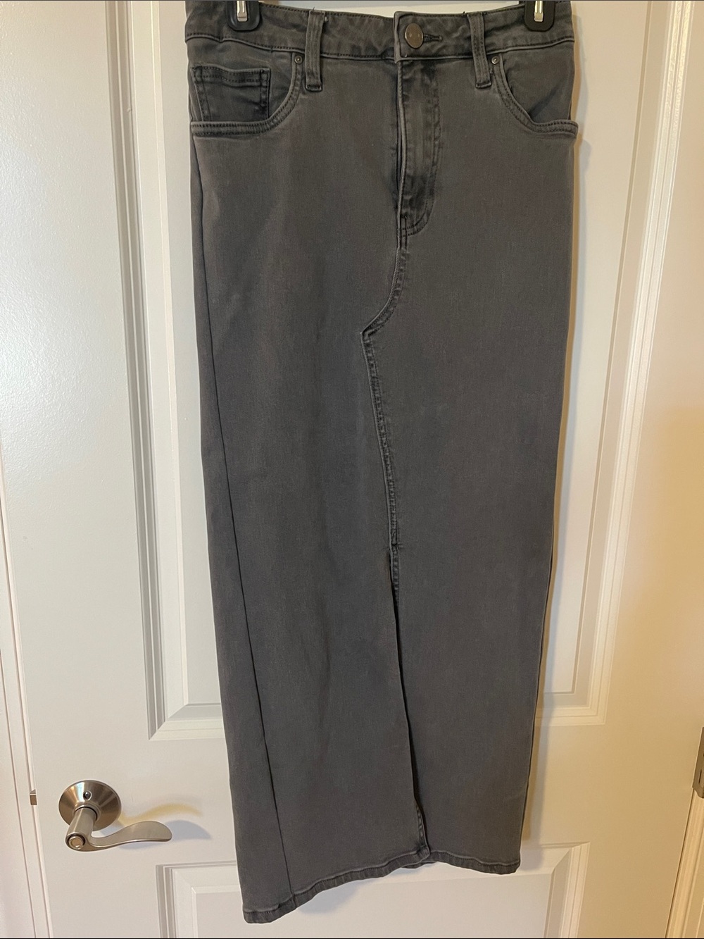 Kut from the Kloth Gray Kindra Skirt